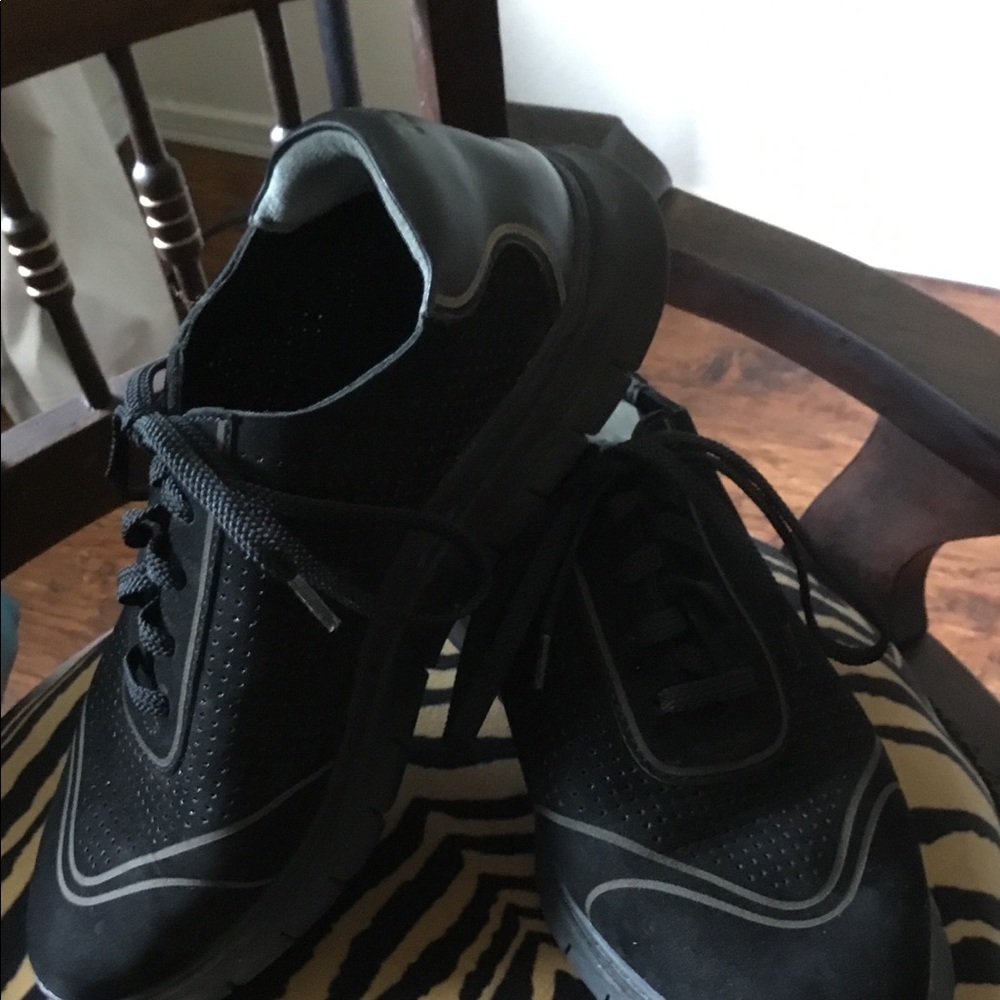 Vionic Riley Sneakers - Picture 2 of 2